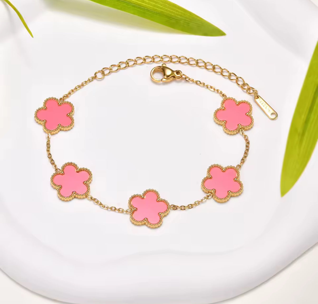 Flower Pendant Link Clover Bracelet for Women / Girls - Gold Coloured Trendy Family Jewellery Mother's Day Gift for Mum
- Different Colours Available - Perfect Birthday / Christmas
Gift