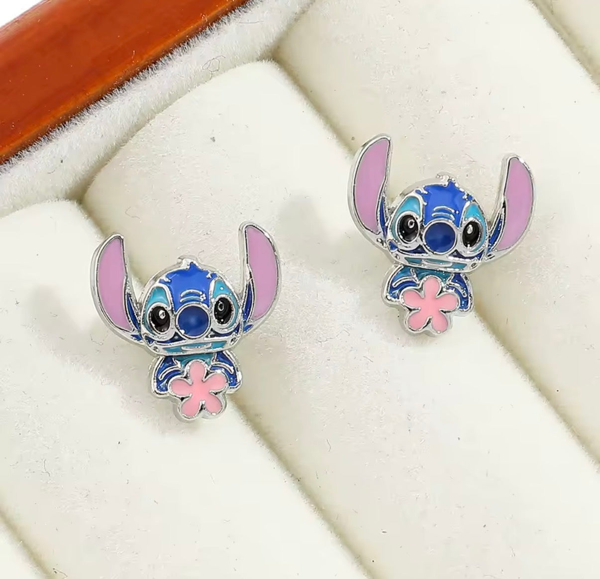Disney 1pair Cartoon Stitch Ear Studs Kawaii Stitch Silver Metal Coloured Earrings
Delicate Female/Girls Jewellery Accessories - Perfect
Birthday / Christmas Gift - With Giftbox