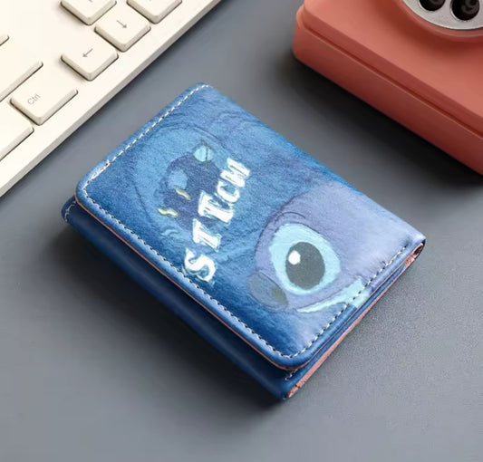 Stitch Short Trifold Wallet, Exquisite, Compact, Practical, Multifunctional Coin Mini Purse Card Holder - Cartoon /
Anime - Perfect For Kids or Adults - Great Gift Idea