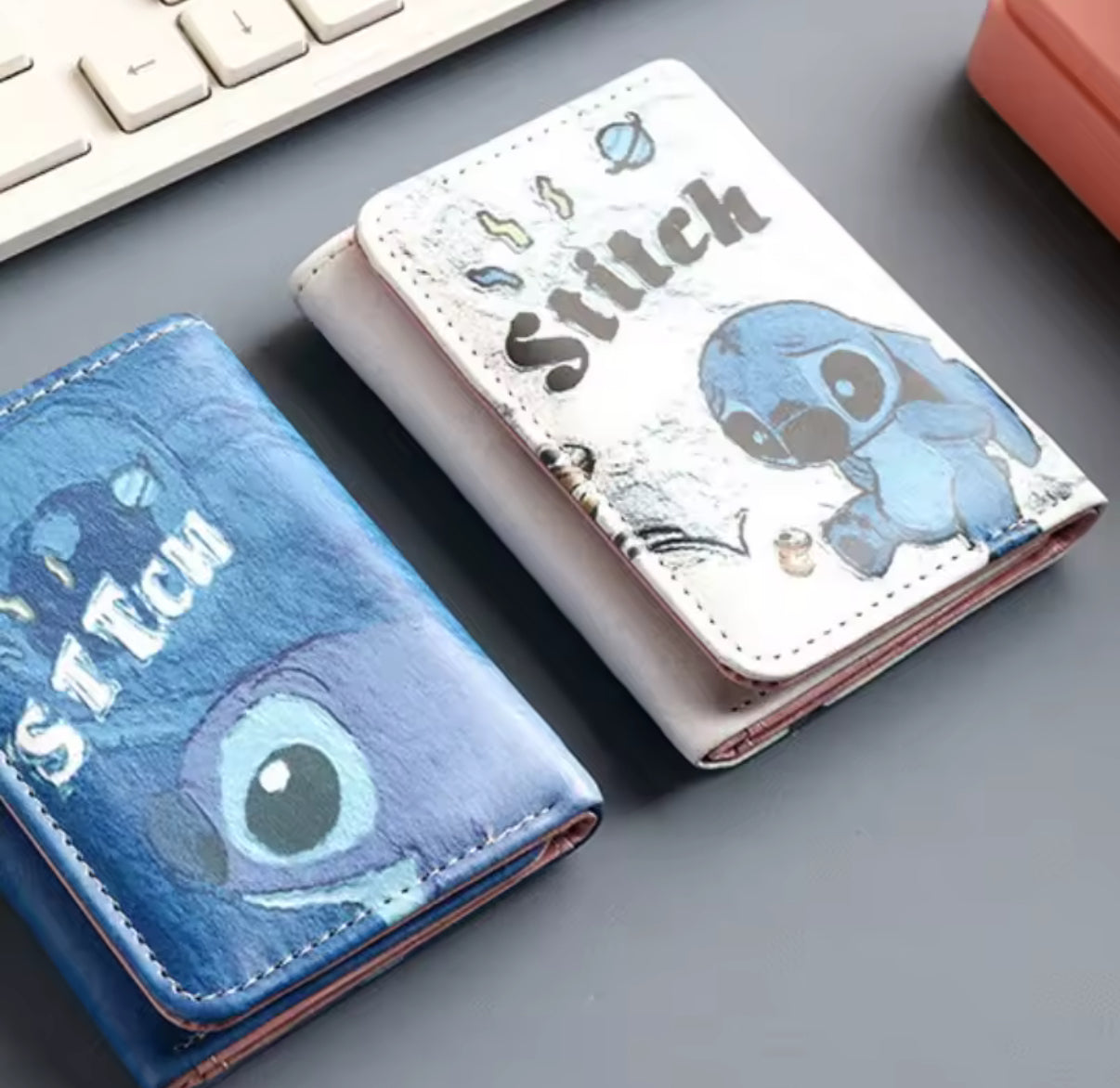 Stitch Short Trifold Wallet, Exquisite, Compact, Practical, Multifunctional Coin Mini Purse Card Holder - Cartoon /
Anime - Perfect For Kids or Adults - Great Gift Idea