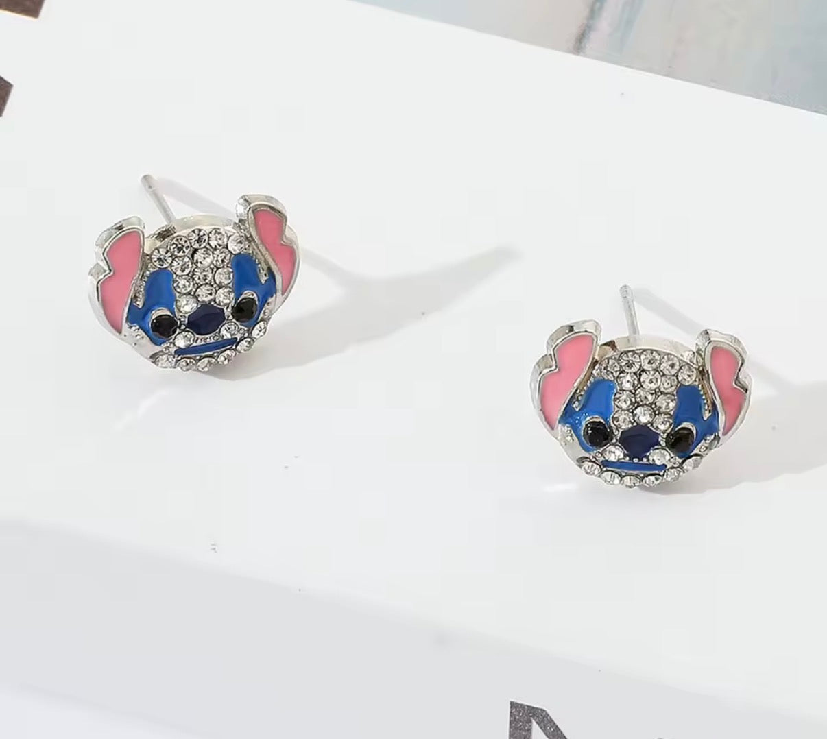 Disney 1pair Cartoon Stitch Ear Studs Kawaii Stitch Diamante Metal Earrings
Delicate Female/Girls Jewellery Accessories - Perfect
Birthday / Christmas Gift - With Giftbox
