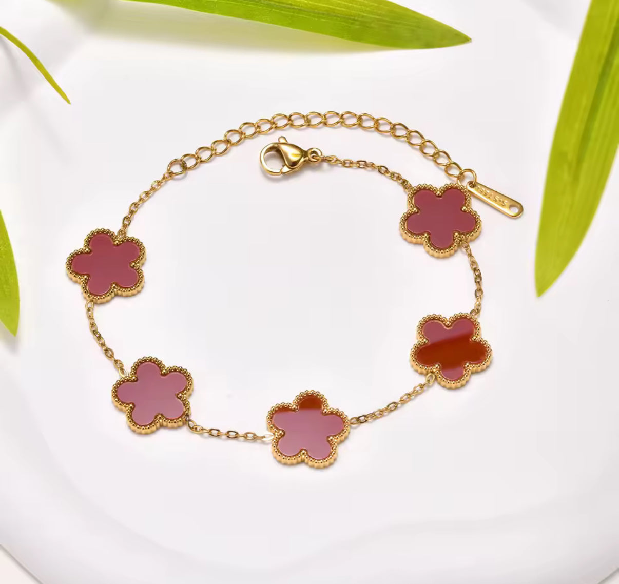Flower Pendant Link Clover Bracelet for Women / Girls - Gold Coloured Trendy Family Jewellery Mother's Day Gift for Mum
- Different Colours Available - Perfect Birthday / Christmas
Gift