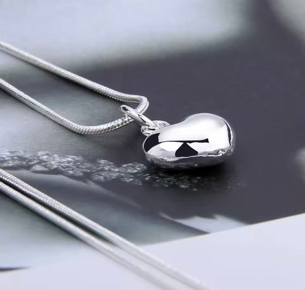 Solid 45cm Necklace With Small Heart Pendant - Silver Coloured For Women - Jewellery - Perfect Christmas /
Birthday Gift - With Gift Box