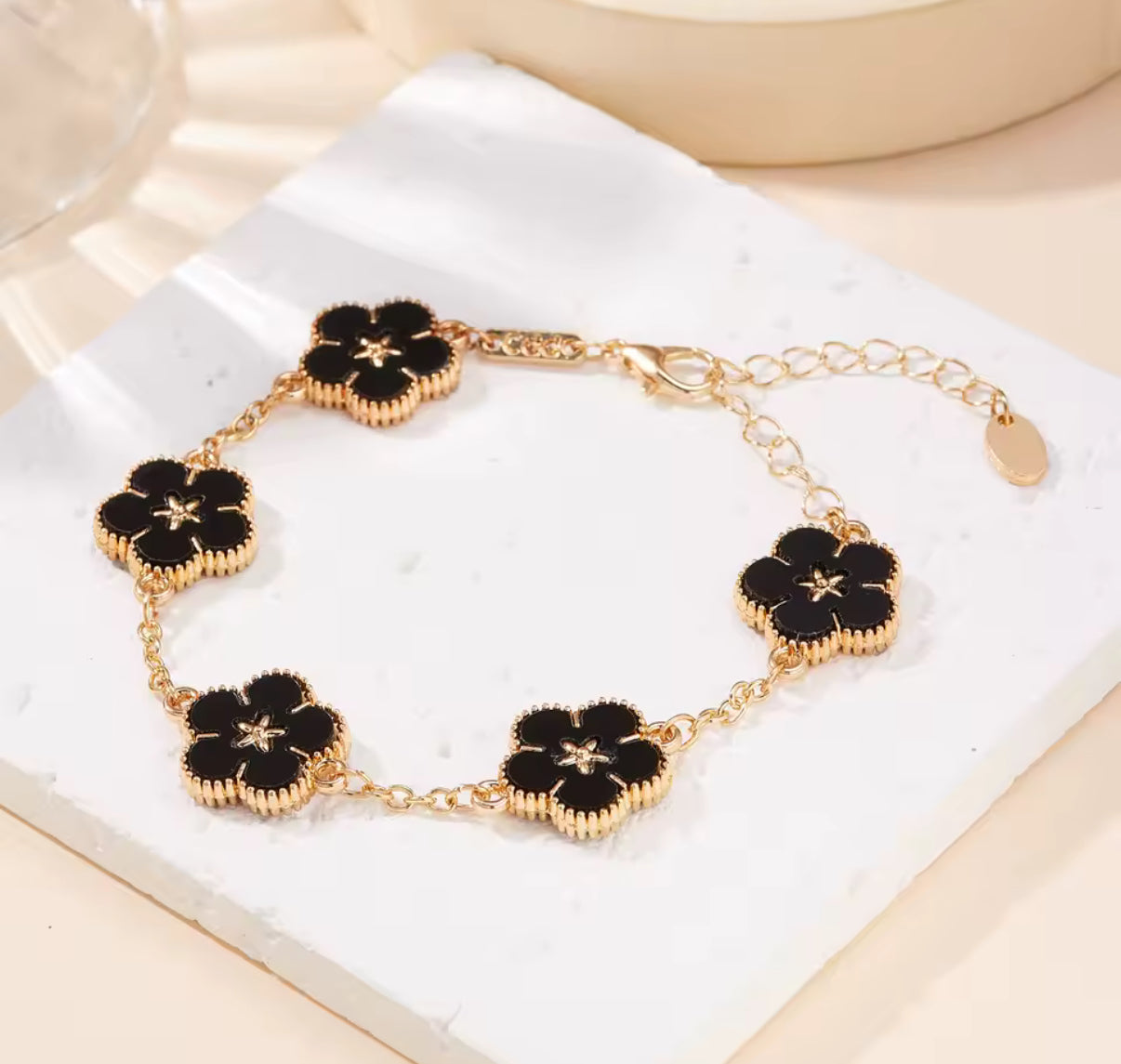 Flower Pendant Link Clover Bracelet for Women / Girls - Gold Coloured Trendy Family Jewellery Mother's Day Gift for Mum
- Different Colours Available - Perfect Birthday / Christmas
Gift