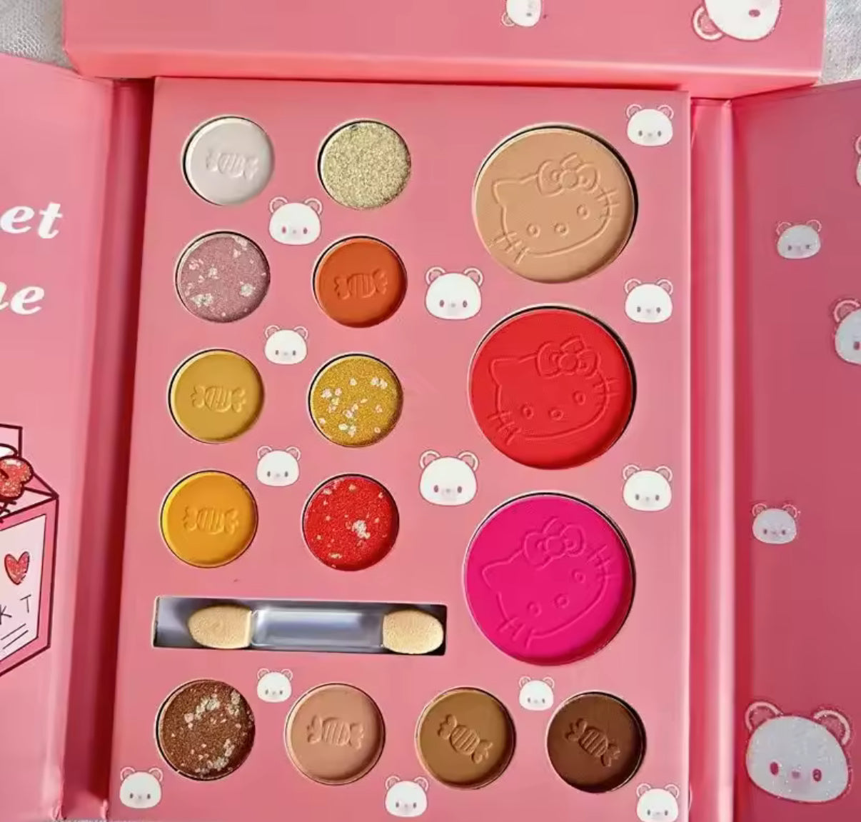 Cute Hello Kitty Eyeshadow Palette Cartoon Child Eyeshadow Matte Blush 3-in-1 Highlight Eyeshadow Palette 15 Colours**