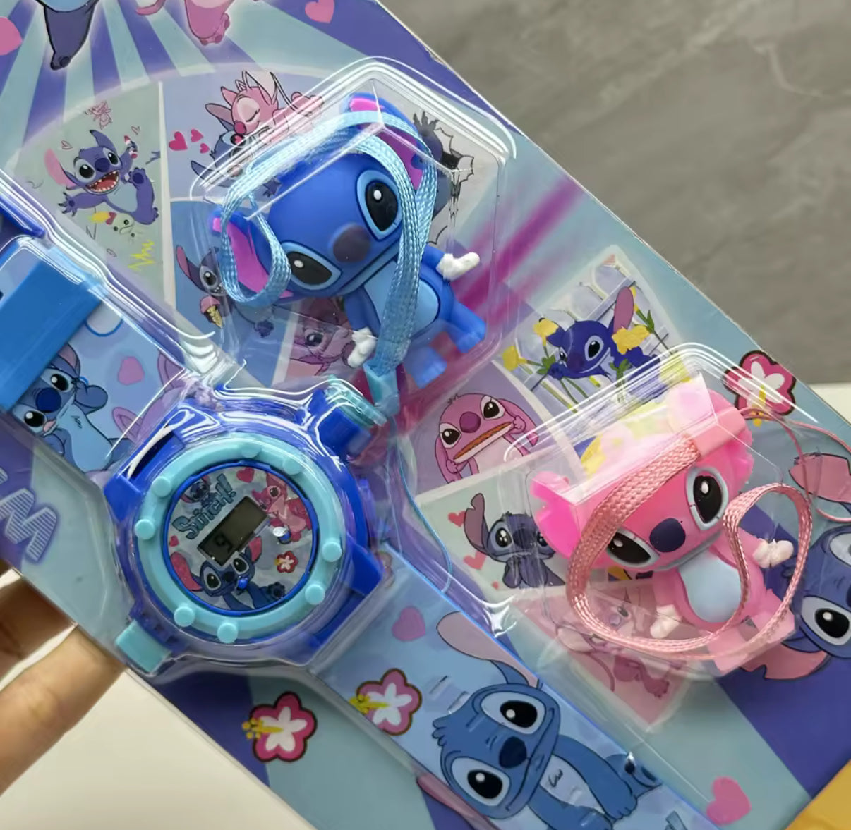 Stitch Children's Projector Watch With keychain - Cartoon Stitch Anime - Girls/Boys - Flash Electronic kid Toy - Perfect Stocking Filler For Christmas - Birthday Gift