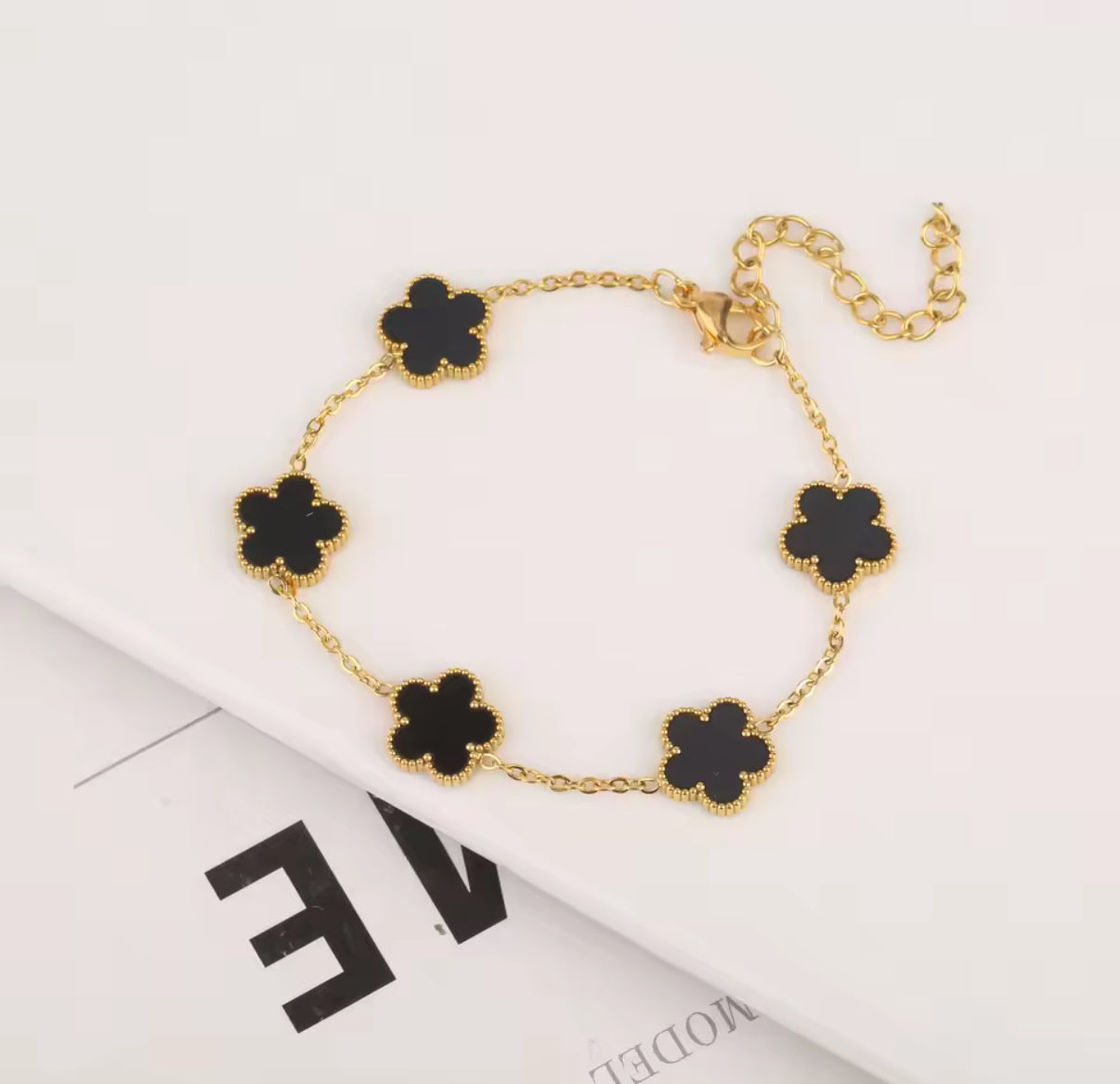 Flower Pendant Link Clover Bracelet for Women / Girls - Gold Coloured Trendy Family Jewellery Mother's Day Gift for Mum
- Different Colours Available - Perfect Birthday / Christmas
Gift