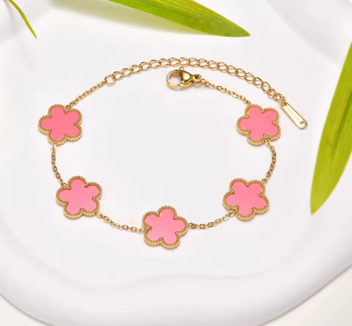 Flower Pendant Link Clover Bracelet for Women / Girls - Gold Coloured Trendy Family Jewellery Mother's Day Gift for Mum
- Different Colours Available - Perfect Birthday / Christmas
Gift