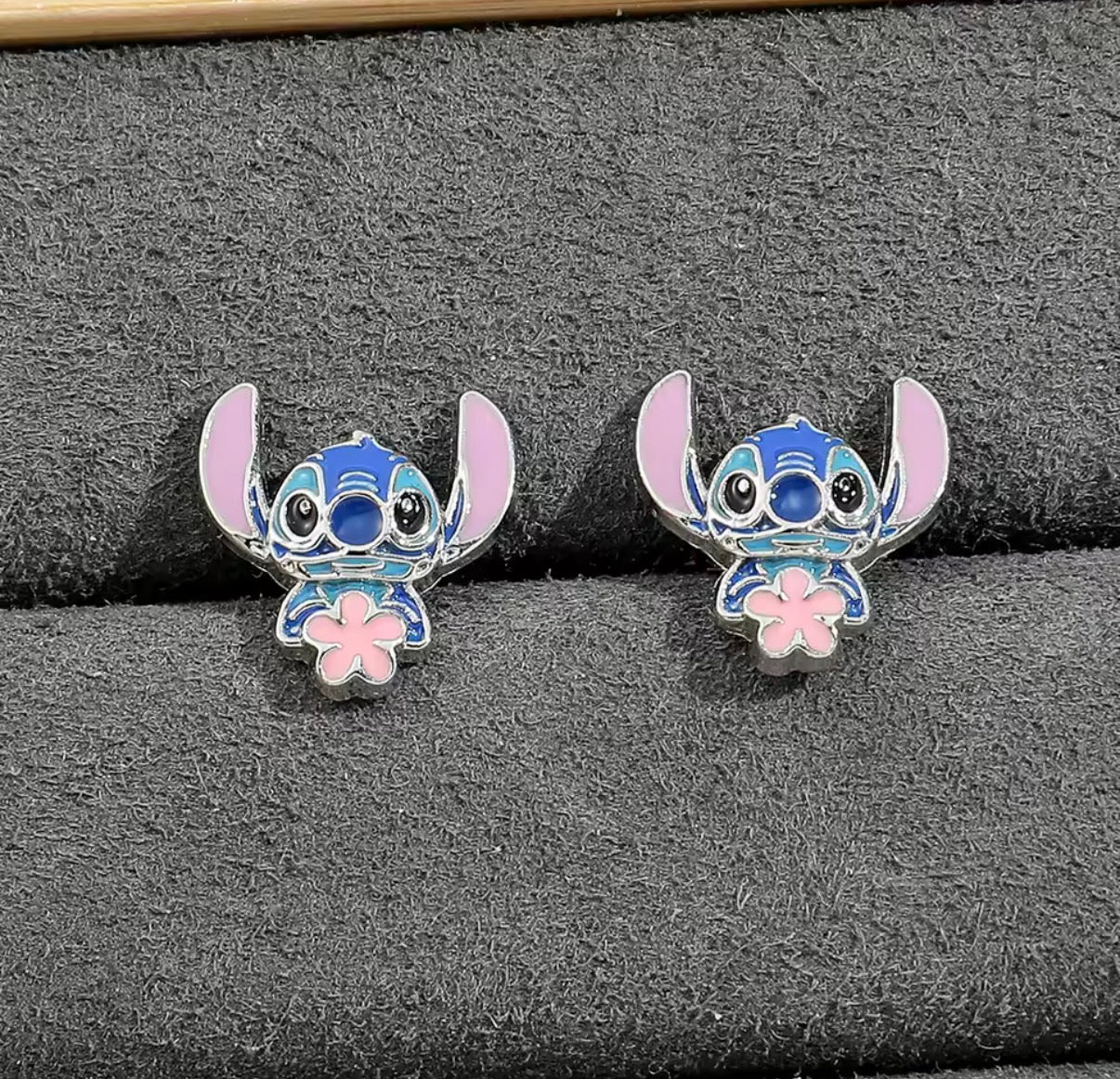 Disney 1pair Cartoon Stitch Ear Studs Kawaii Stitch Silver Metal Coloured Earrings
Delicate Female/Girls Jewellery Accessories - Perfect
Birthday / Christmas Gift - With Giftbox